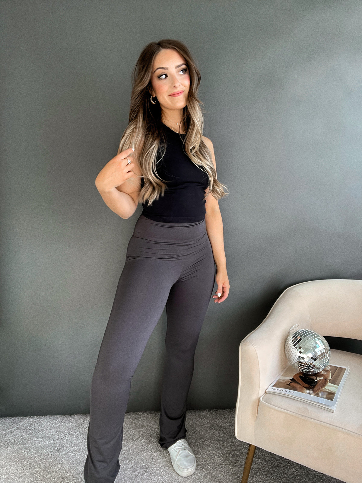 Grey flare leggings outfit  Outfits with leggings, Cute simple outfits, Leggings  outfit casual